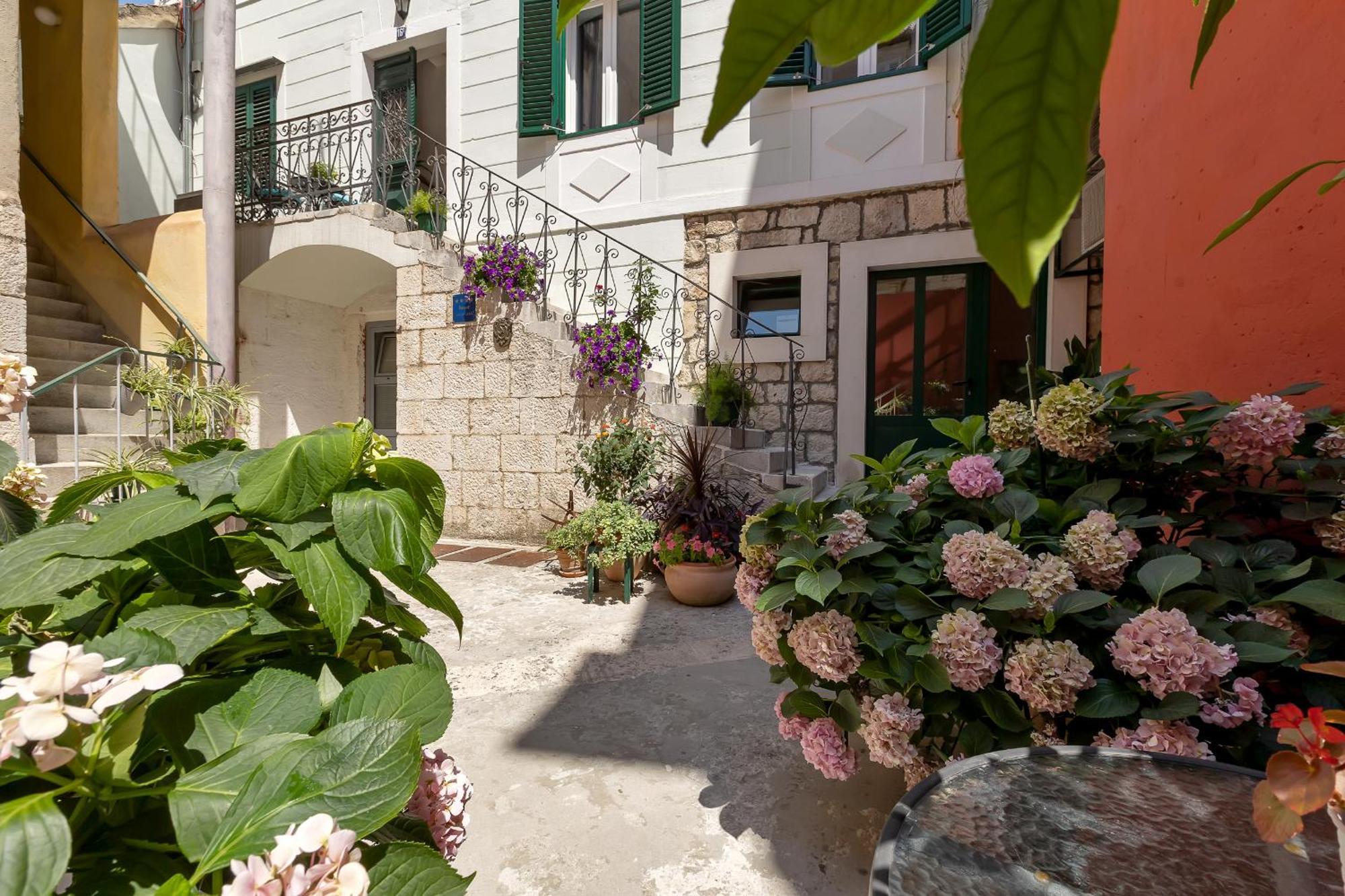 City Center Apartment Dvor Kalalarga Makarska Eksteriør bilde
