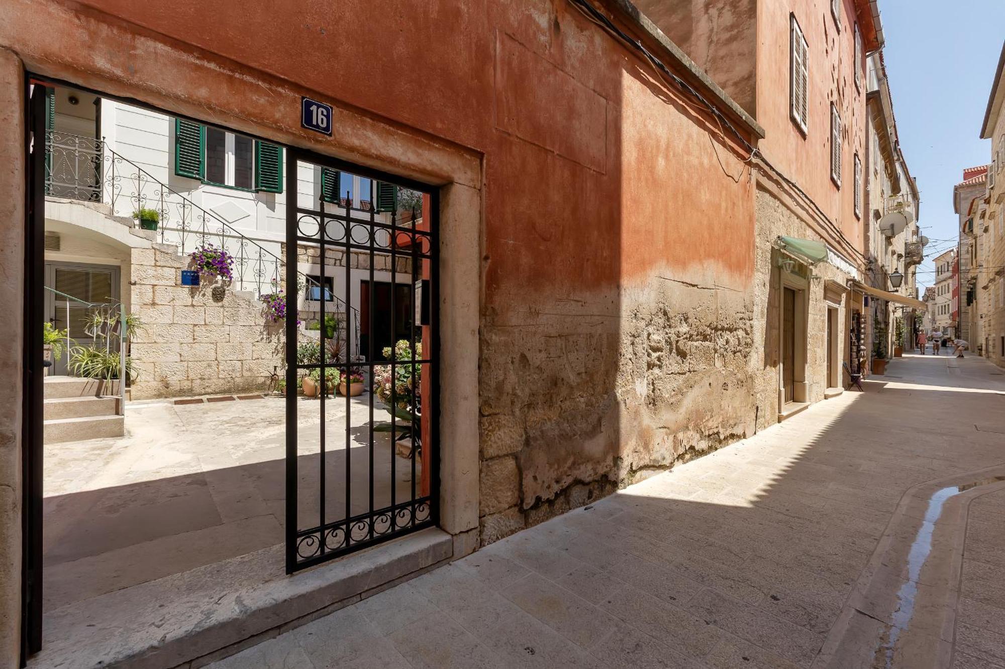 City Center Apartment Dvor Kalalarga Makarska Eksteriør bilde